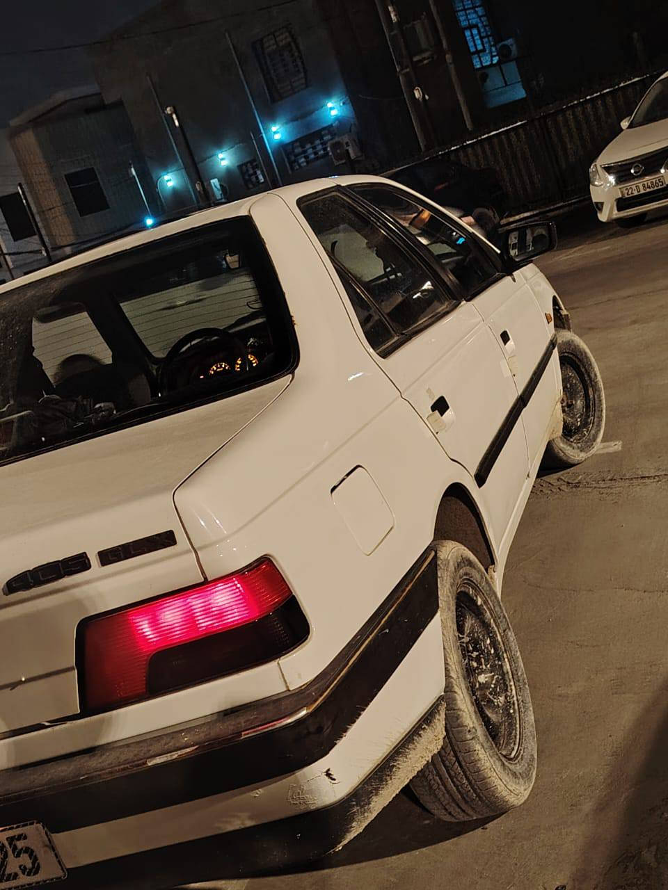 بيجو 405 رقم نجف انگليزي موديل 12 سيارة جاهزة مكينه وكير وتخم تاير تبريد كلشي شغال
بيها جاملغ وبنيد صبغ بدون دواخل 
مال جناي ماشيه 180 حقيقي 
سعر 42$
مجال قليل 
*********** للاستفسار
