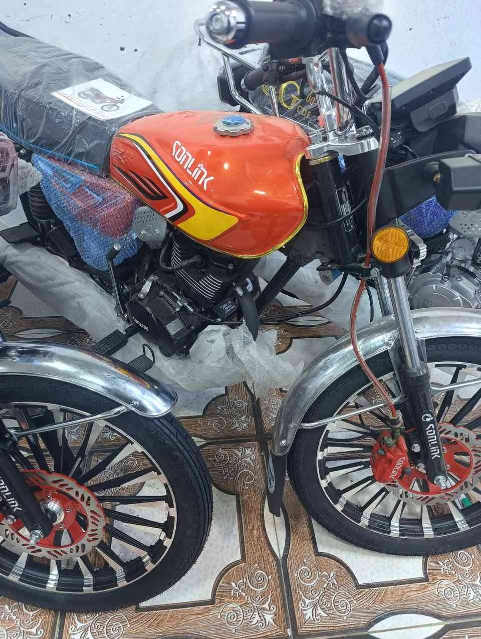 الهم صلي على محمد وال تم وصول جميع الالوان سولنك محرك 200cc CBF ضاغطة وزنجيل سوبرر موديل 25 اوراق سكنر الي مايعرف شنو سكنر يعني استنساخ سعر 950 عرض لفترة محدودة مكاني بابل شارع 30رقم الهاتف ***********يوجد واتساب كلي جايك ع عرض وتدلل
