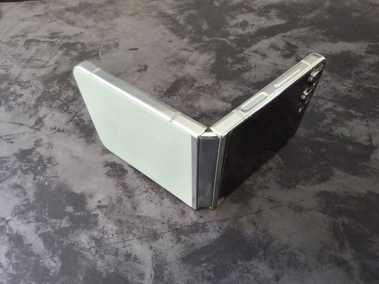 سلام عليكم  Z Flip5
ذاكرة 256 شرق اوسط دبل شريحة وحدة فعلية ووحدة ايسم جهاز مكفول ما بي اي مشاكل فقط الجهاز بدون ملحقات سعر 400 و بي مجال مكاني بغداد البياع و متوفر توصيل


**إذا كنت صاحب هذا الإعلان وتريد حذفه لأي سبب، رجاءا أرسل رسالة إلى الدعم الفني**