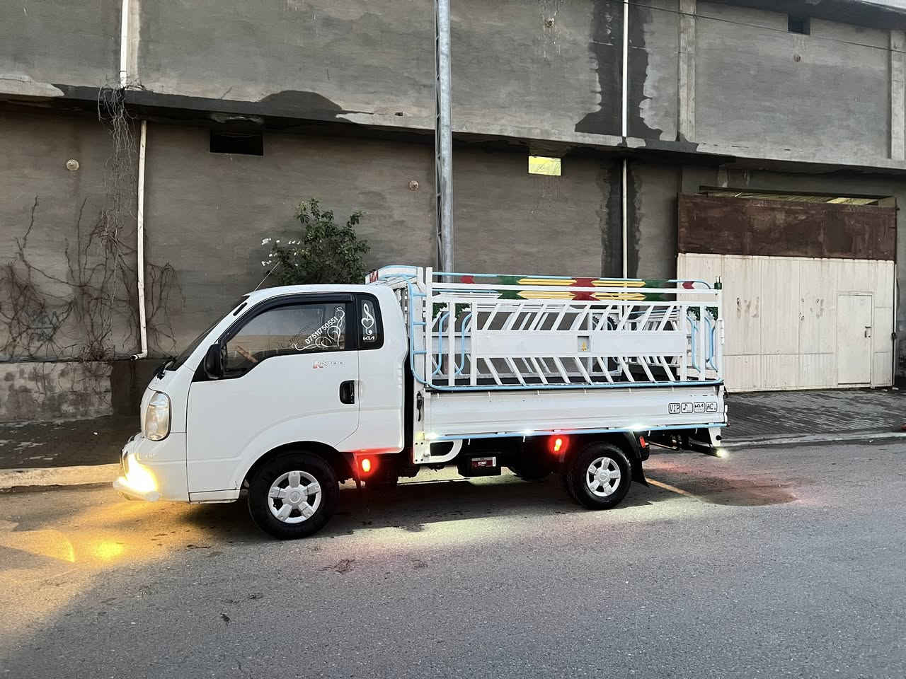 کیا2700مودیل 2012 سەنەوی تا 2027تازەیە و هەزەی تازەیە بی بویاغە دوو جی ساردە کوتی هەیە شەش تایەی تازەیە مەکینەو کیر وپەمپی تازە تەسفیت کراوە حسەی گازی هەیە تاخم پیشی تازە کراوەتەوە تەبریتشی بەشەرت سەیارەکە دەعامی بە دەعامی بەشەرت

کیا حمل2700مودیل2012 هزە سنوی لغای2027جدید بدون سبوغ موکانین بارد قلیل محرک کیر بمب جدید مجفت حسە کاز عند صدر مال جدید تبرید یشتغل سیارە دعامی لل دعامی بشرت
سعر 120مجال
***********——***********
مکان کرکوک
