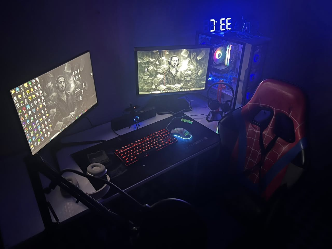 السلام عليكم
سيت اب كامل للبيع 
تفيد العاب قوية + مونتاج + شغل ثقيل
- pc 
كرت الشاشة nvidia geforce rtx 3060 12g النادر
- شاشتين ممتازات + شاشة بحجم الأيباد 
- ستاند سماعة + مكبر صوت + كاميرا
- ميز bdf + كرسي كيمنج
- ubs اونلاين تكدر تشغل عليه اللي يعجبك

- مع ملحقات اضافية جمالية و عملية

للأستفسار او الشراء التواصل على الرقم


**إذا كنت صاحب هذا الإعلان وتريد حذفه لأي سبب، رجاءا أرسل رسالة إلى الدعم الفني**