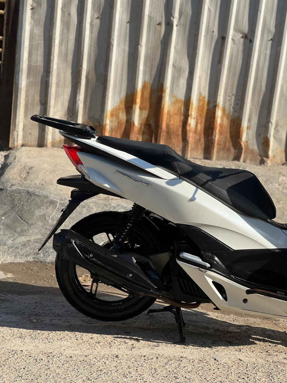 للبيع بي سي اكس ياباني الجيل الثاني دراجه مكفوله عامه 
كفرات اصلي سويج مكاني العبيدي رقمي ***********
