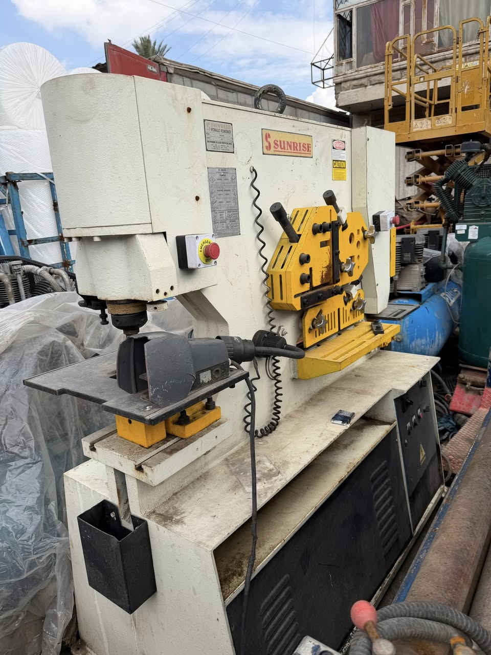 بريس متعدد التثقيب زاويه جنل او كما يتسمى ست المعمل عنوان بغداد باب الشيخ ***********
واتساب او اتصال 📞
