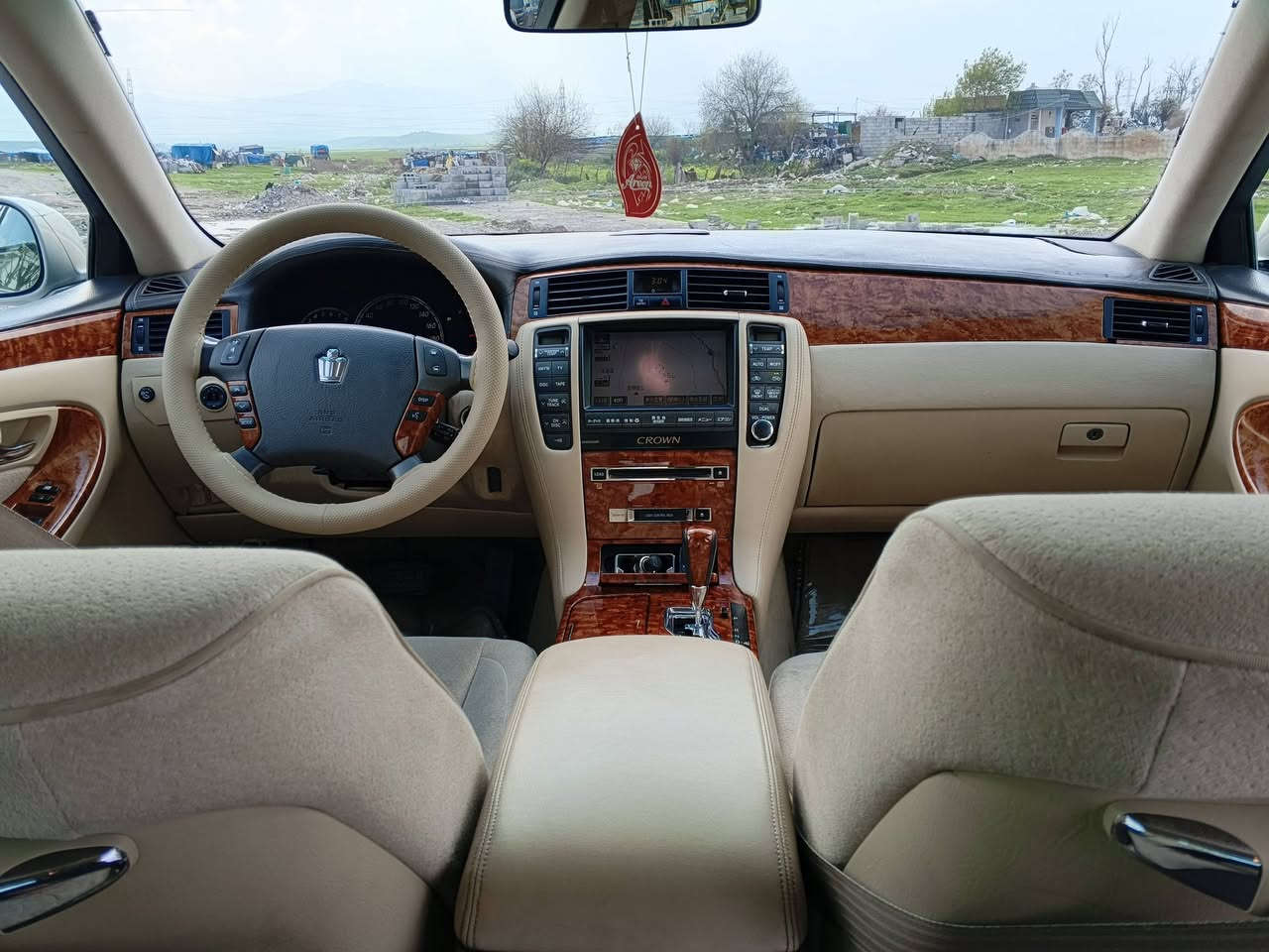 بەناوی خوای گەورە
شاهینە موس بەحری
2دوگمە شاشەو کامێرا
2005
گێرو مەکینە بچوک
بێ مەسرەف
یەک دینار نوقسانی نیە
سەیارەکە نمونەیە
بەردی سڵانسای پێشۆی تیایە
بێویس بە وەسف ناکات
سۆنەریم داناوە
***********
***********
