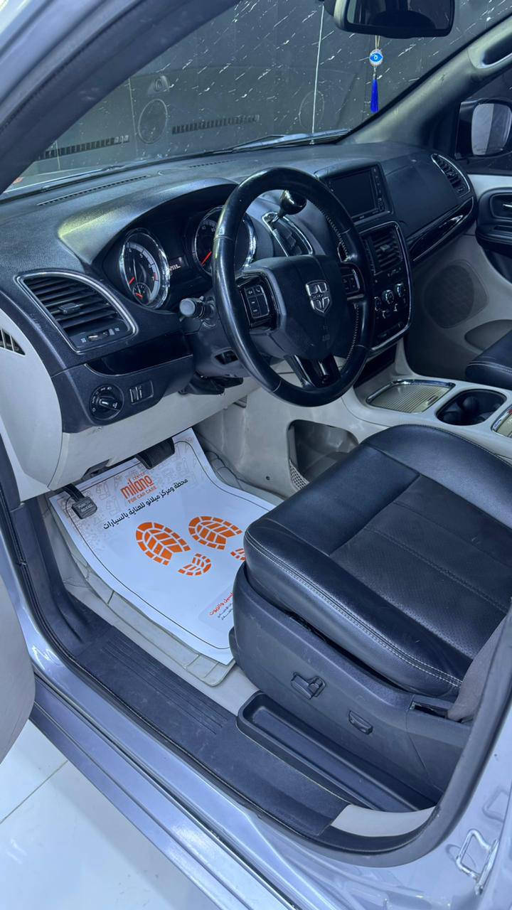 سلام عليكم 
دوج كرفان مديل 2020 مواصفاتها معروفه ال SXT بيبان كهرباء جنطه كهرباء شفط كراسي كهرباء كراسي خلفيه بلع كشنات منفصله سياره خذيتها جديده وماشيه 50 وحاليا  ماشيه 77 ضربتها بچم وصورها مرفقه بلمنشور والباقي كفاله كير مكينه تبريد كفاله  تخم تاير جديد جواها سياره جاهزه صارت عندي طخه بل جاملغ الايمن صفحة العبري فقط وهذا الي بيها السياره فقط واخوان الرقم مو وياها هذا من تتحول وتصير بأسمك غير رقم يجي وياها لين هذا الرقم مال راعيها وهيه بأسمه صاحبي ورقمها بصرة انكليزي جديد
وسعرها 155 وبيها مجال 
مكانها البصرة ابي الخصيب
لمعرفة التفاصيل اكثر الاتصال على الرقم ***********

