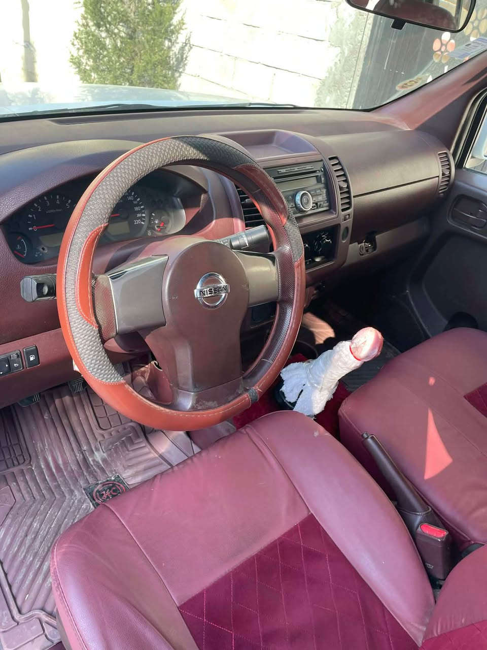 ‎نیسان ناڤارا سپی
2010مە کینە ی بیلادە 
کراوەتە وە بێ دوکە ڵ 
بئ تە قە ورەقە 
بە ناوی خۆمانە وەیە 
سە نە وی بەسەرچووە  
تە بریدساردوگە رم بە شە رت  
تایە ی تازە 
ڕە سمی 
‎سۆنەرم داناوە
٩٠ $مەعمەلە
 ***********
