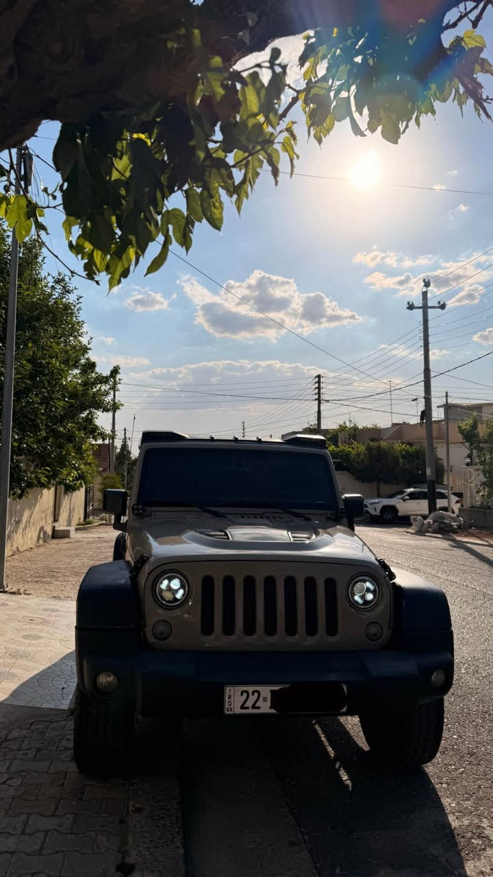 � بۆ فرۆشتن: Jeep Wrangler 2018 Sport

* مودێل: 2018
* 2 دەرگا (2 Door)
* 2 چملاخ لای سەکن سبوخن
* پەرەشوت تەنها سەکن 
* 110,000 مایل ڕۆیشتووە
* 4 تایەی نوێی لە ژێرە
* ڕەنگی خاکی/ڕمادی تایبەت و جوان
* LED Light لەسەرەوە و فۆگ لایت
* سەیارەکە پاک و پارێزراوە أربيل, العراق


**إذا كنت صاحب هذا الإعلان وتريد حذفه لأي سبب، رجاءا أرسل رسالة إلى الدعم الفني**