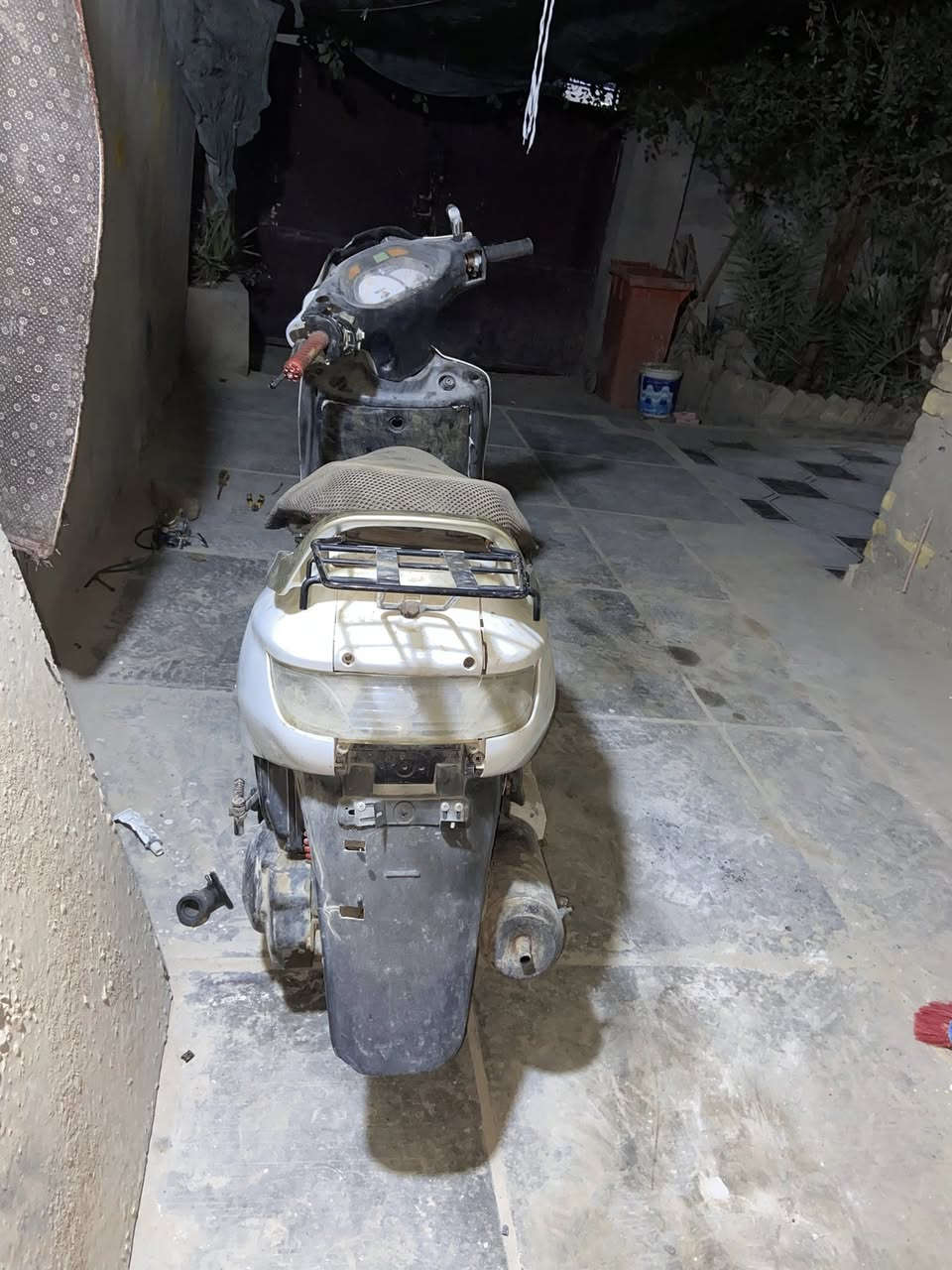 مكلف بنشر ….دراجه فراشه للبيع الدراجه مكينتها مابيها شي كهربائيات شغاله بس الجوزه ملتها ضايع اسويجها ومجطلها والباقي مابي شي شغاله بس بيها خربطه اتوقع بلك المهم الدراجه حلوه السعر كذالك حلو ب275رقم صاحب الدراجه ***********
