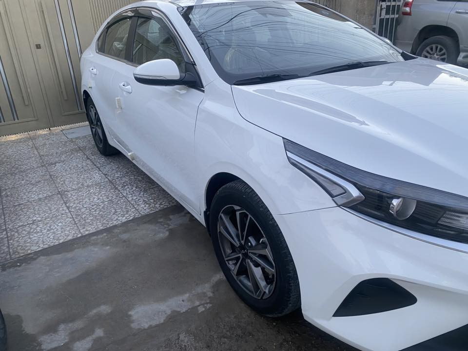 السلام عليكم سيراتو ٢٠٢٣ الدولية ماشية ٦٣ الف مواصفات فوول مكينة ٢٠٠٠ فتحة تبريد قطعتين داخل لونين شاشة كار بلي مود درايف السيارة بيهه بارد بلجاملغ الامامي وطخة رصيف بمكان السپير وبيهه نص الدوسة صبغ وناشر السونار بلصور مكاني بغداد البنوك السعر ١٧٢ للاتصال *********** وشكرآ.
