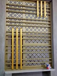 صبغ شبابيك وبيبان • تنظيف • قضاء عفك