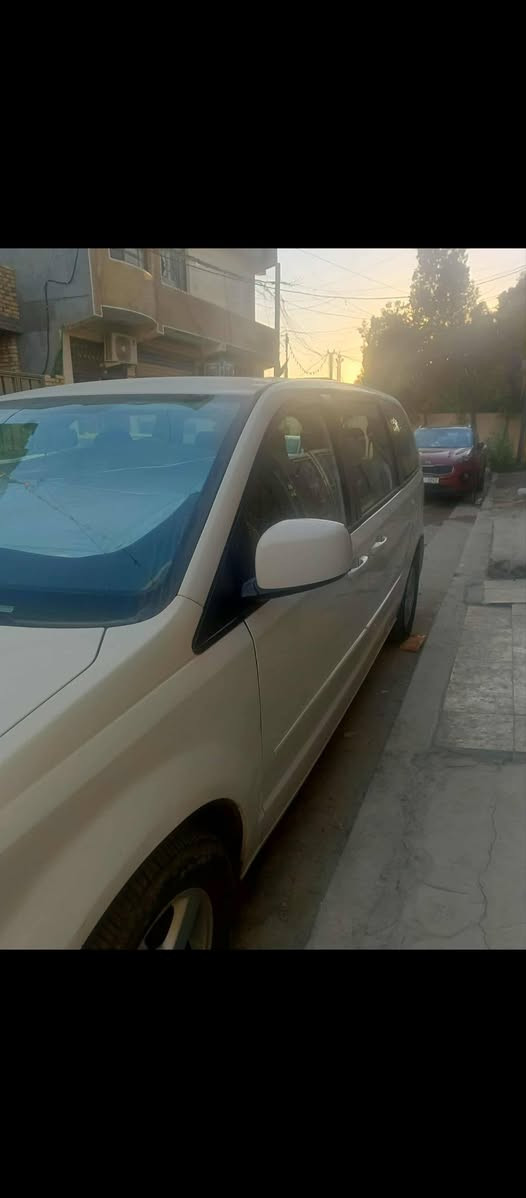 السلام عليكم دوج كرفان مديل 2012 للبيع المواصفات 
محرك 3.6 
كامرة وشاشة داخلية 
تحكم ستيرن
محرك و كير نضيفات 
كراسي بلع 
بيبان ميكانيك 
السعر 125 ورقة 
الاستفسار على رقم 
***********
