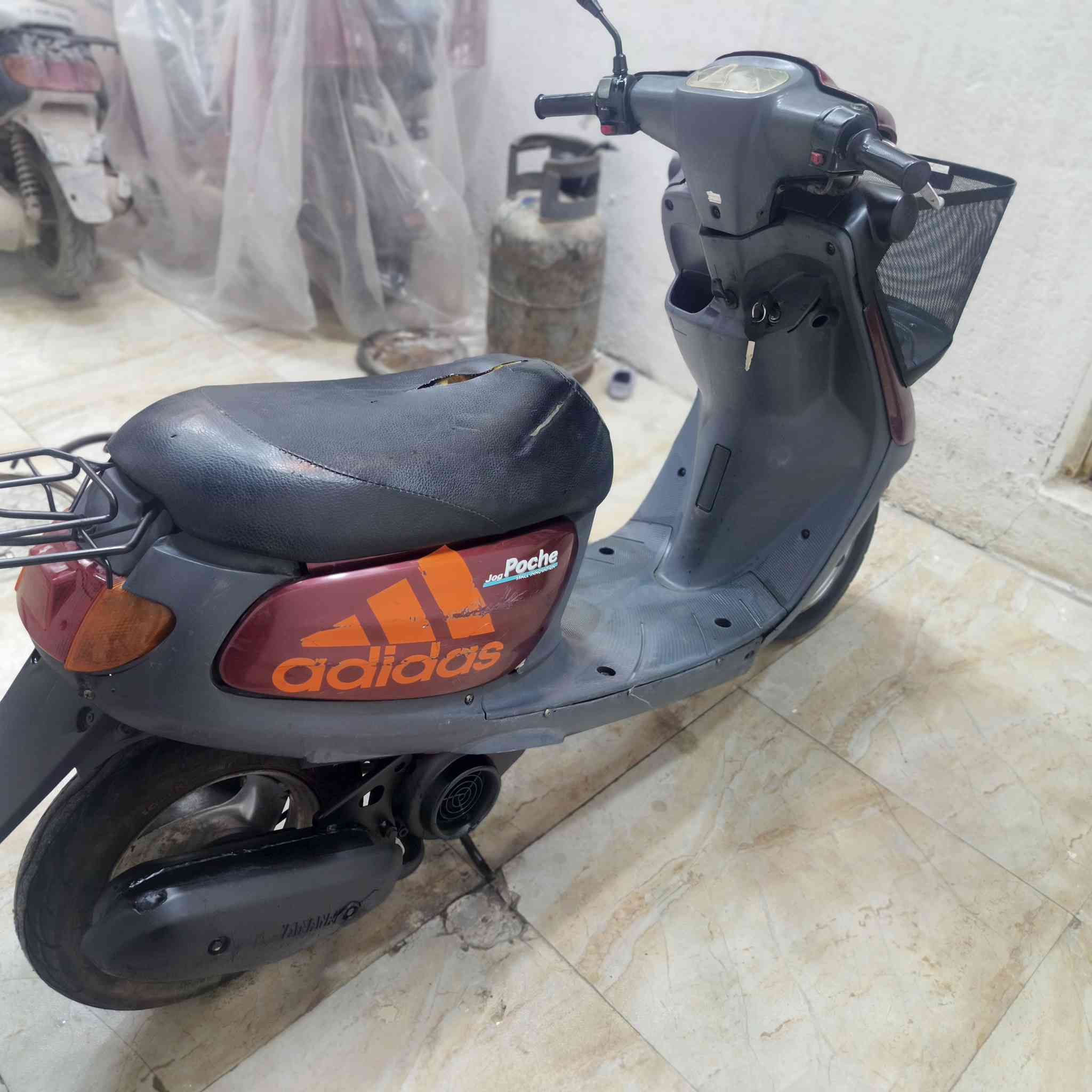 دراجة ياماها  60
الدراجة نظيفة ومحافظ عليها
المحرك بحالة جيدة ويشتغل تمام
جميع الكهربائيات شغّالة
النقص فقط باتري
📍 المكان: كربلاء – البوبيات قرب جامعه اهل البيت 
📞 الاتصال: *********** (اتصال فقط)
