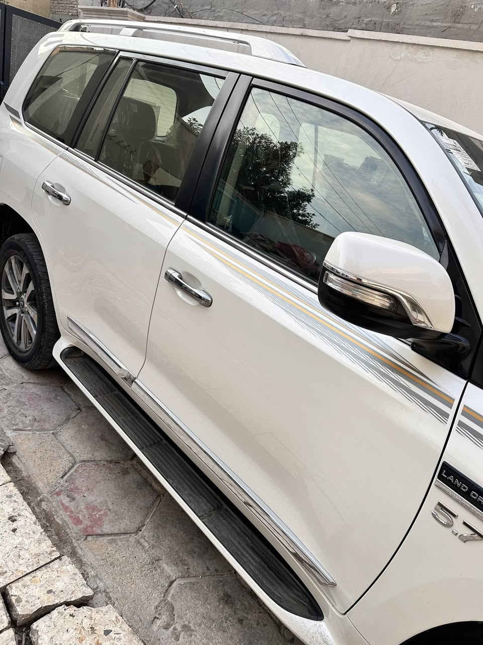 السلام عليكم
لاندكروز موديل 2020

فئة / VXS 

محرك / 5700

ماشيه / 98  الف كيلو متر 

مكفوله السيارة

رقم بغداد تحويل مباشر 

للأستفسار / ***********

اتصال فقط
