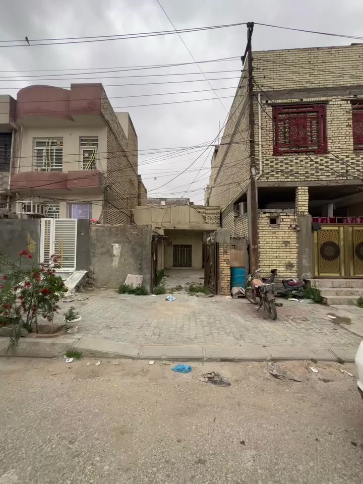 اسعد الله مساكم بكل خير عقار مميز للبيع العنوان كربلاء حي الحر مربع ذهبي بيت 🏠 قديم يعتبر قطعة مساحه١٥٥ متر الاستفسار سعر مناسب***********.   ***********
