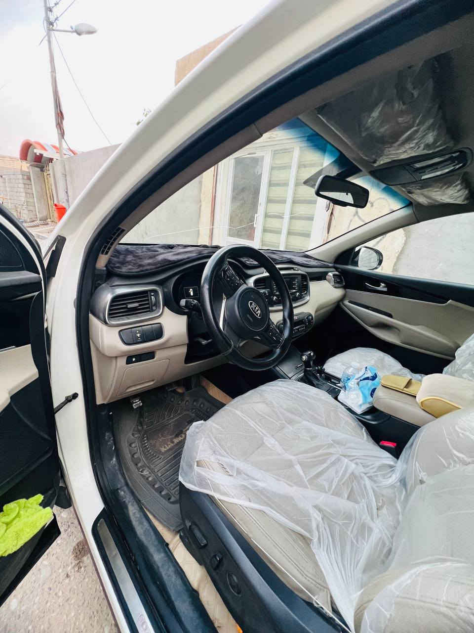 سلام عليكم من رخصة الادمن سورنتو خليجي مديل 2016 مكفولة كفاله عامة مطلقا بصمة 3 قطع تبريد مري شفط كشنات كهربائيه كامره خلفيه وحساسات رقمها مشروع وطني دولي تحويل ثاني يوم السياره حلوه ومابيها أي نقص مكانها البصرة تواصل *********** اتصال واتساب متواجد
