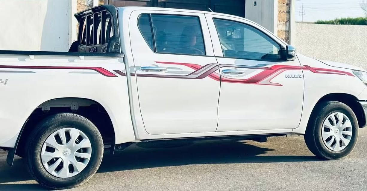 يهيلوكس 2021 كفاله عامه أدوات  متوىم شمالي مكينه وگير كارتون حداده تخم تاير 100٪100تبريد ثلج گير عادي جاهزه سعر 120 جاهزه السياره وجديده اتصال***********
