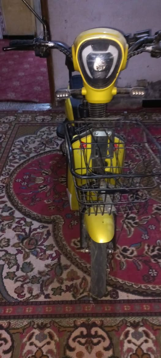 عندي دراجة شحن حجم ١٤ للبيع بس نقص بطاريات ماليها الاستفسار على هذا الرقم *********** مكاني ديالى خان
