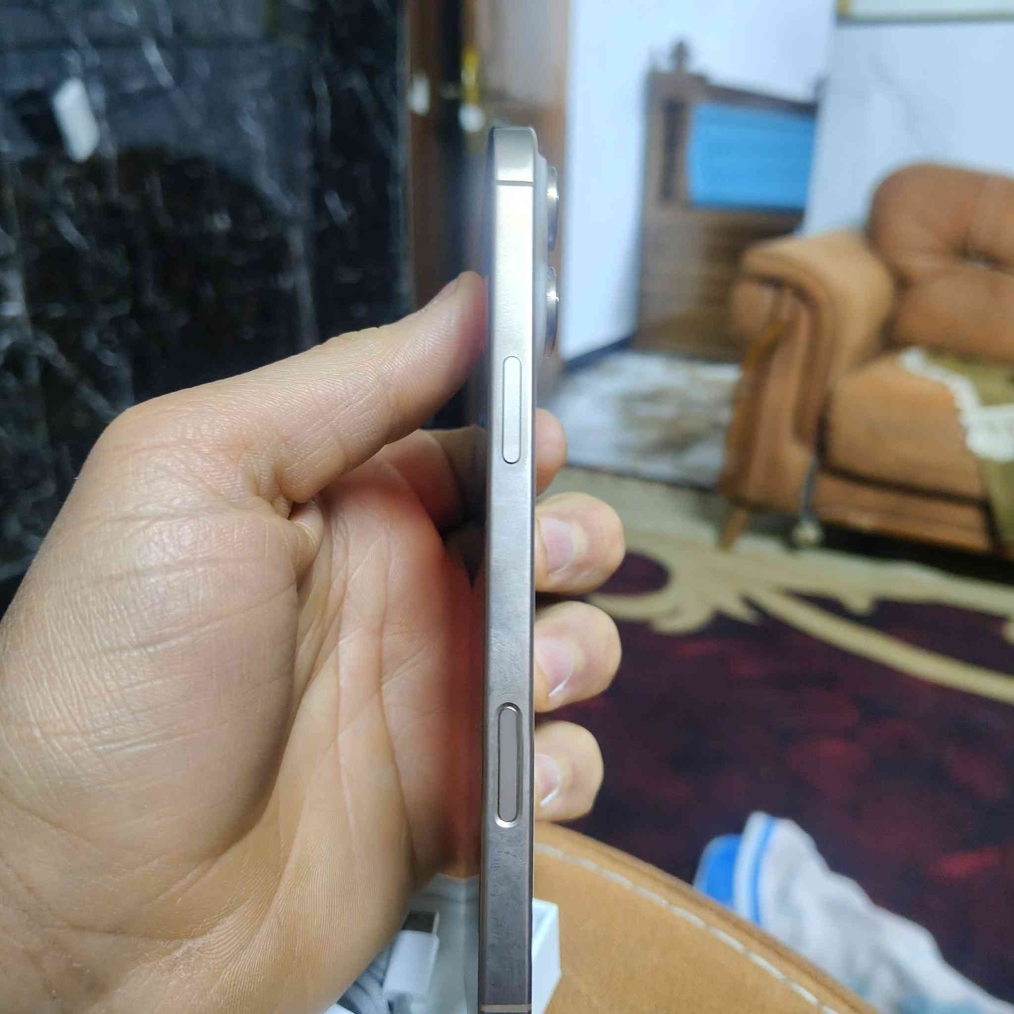 السلام عليكم 16 برو ماكس نظافة 100% ذاكرة 256 لون صحراوي ضمان ماستر مستخدم 6 اشهر بطارية 100 ضمان ماستر سعر مليون 350 وبي مجال جدا قليل العنوان بغداد ***********
