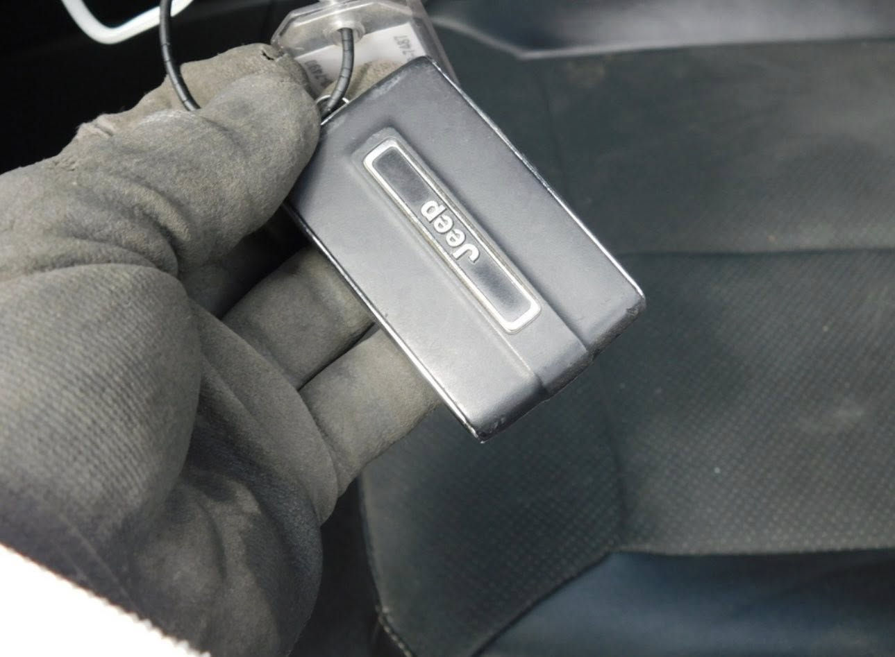 السلام عليكم
جيب بلاك توب موديل 2024

السياره حالياً بالاردن حادثها مثل ما مبين بالصور فقط دعامية وتاير حدادة 
تفيد اصحاب #كتاب_الشهداء 
مكاني بغداد لتواصل أو معرفة السعر عن طريق الواتساب 
***********
