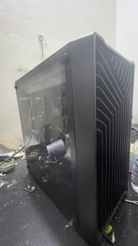 9060 XT • 7800X3D • تبريد مائي