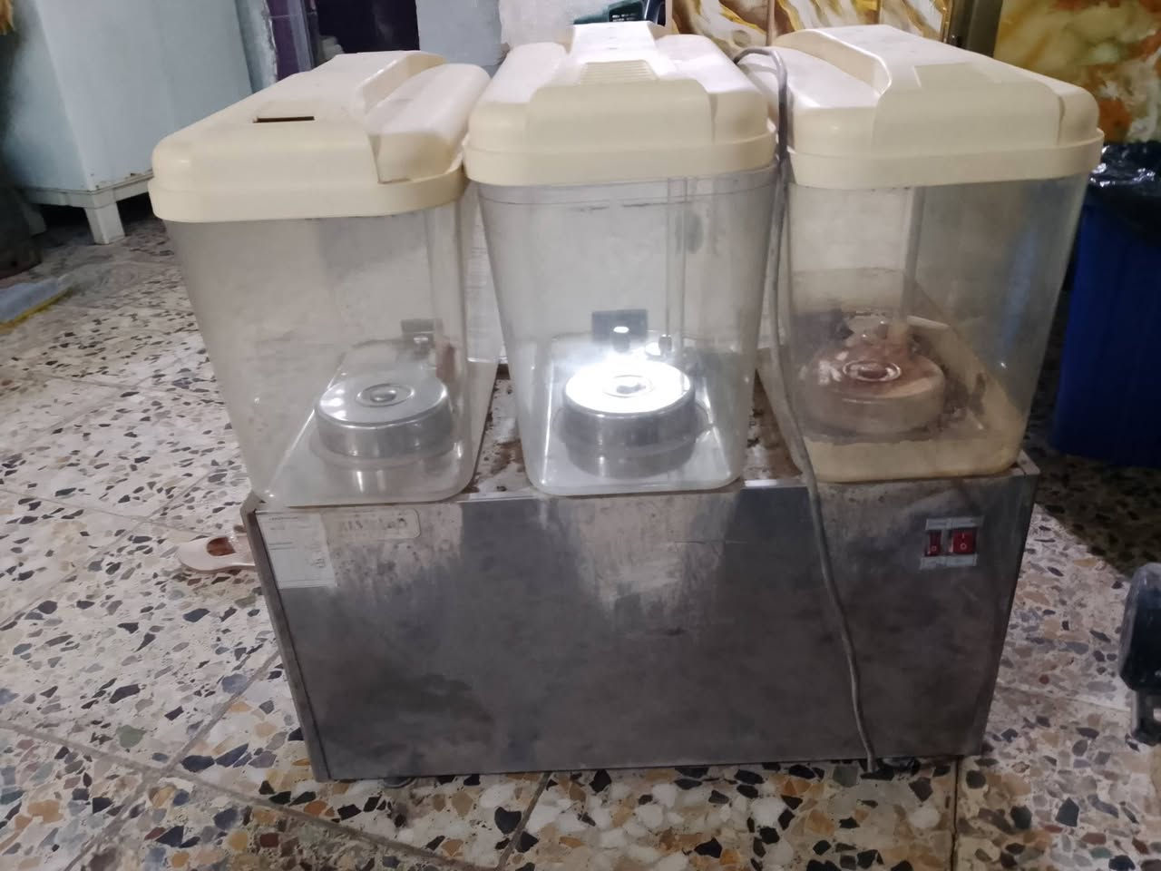 للبيع شغاله عوزه بس تنضيف سعره 200 مكاني بغداد للاتصال ***********
