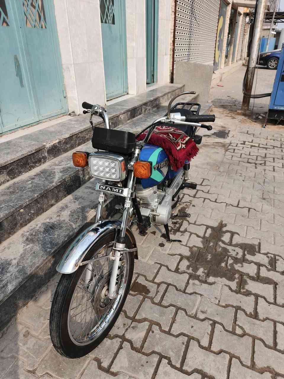 دراجه للبيع موديل ٢٠٢١ اوراقها اصولي وكيله العارضي مكاني النجف شارع كوفه نجف السعر ٧٥٠ الاستفسار***********
