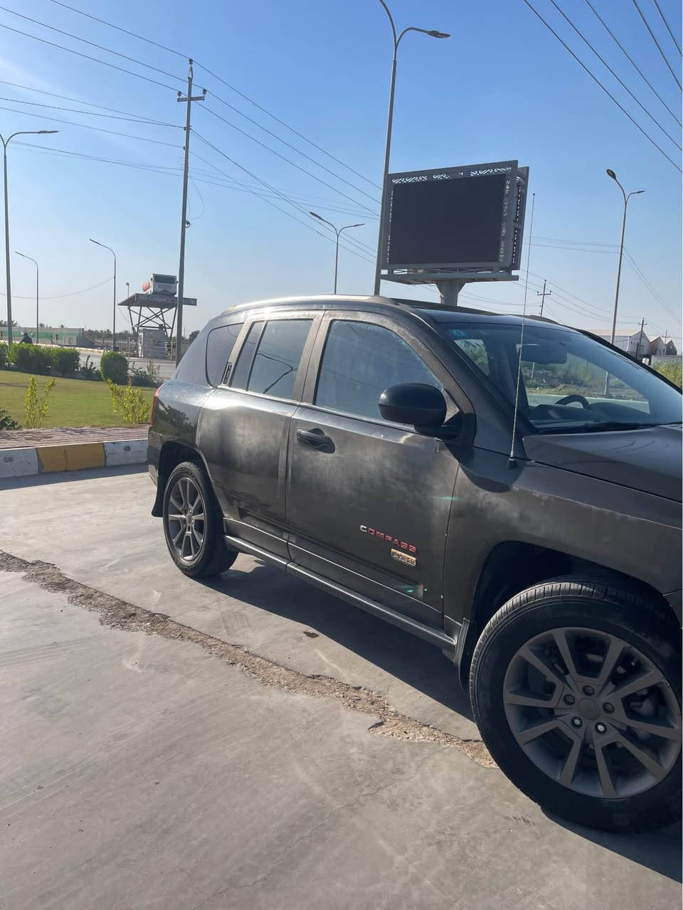 سلام عليكم 
جيب كومباس مديل 17
🫰محرك 2400 
🫰كشنات جلد 
🫰ويل 18
🫰فتحه 
🫰تشغيل عن بعد 
رقم بغداد وسنويه جديده بسمي 
*********** دهل اوران, واسط
