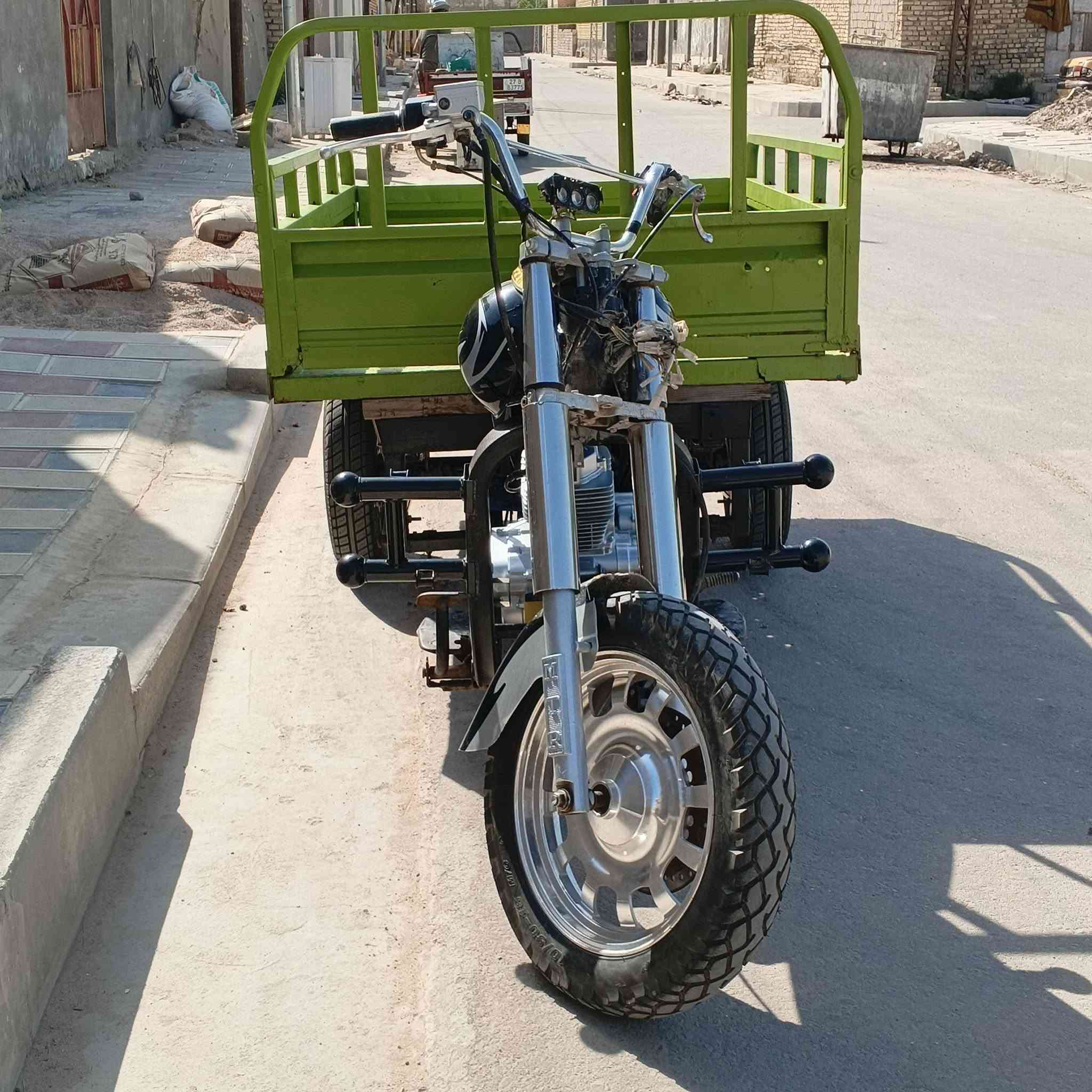 السلام وعليكم ستوته للبيع تعمير جديد مكينه نايلون أوراق كامله بس البدي كاعيته تعبانه ستوته سعره مليون واربعمئه وخمسينن 1450 سوق الشيوخ حي العسكري الي يريد يخابرني على هذا الرقم ***********
