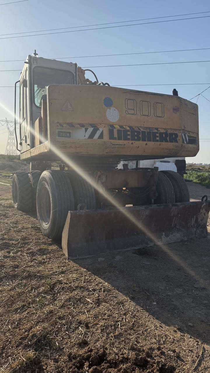 السلام عليكم اخوان حفارة لبهير للبيع خير من الله حجم ٩٠٠موديل ٩٧ مكاني ديالى السعر ١٣٠ وبيهة مجال للطيبين للستفسار ***********
