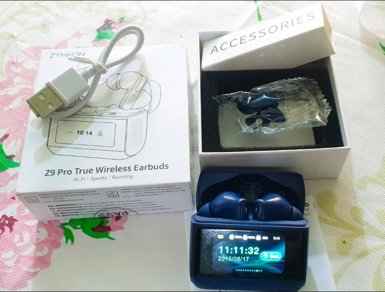 سماعة بلوتوث شحن ام شاشة تحكم ومواصفات تحكم عبر الشاشة شحن تايب سي
عزل تام وصوت صافي  جديده مانستخدمه  صناعة الماني للتواصل *********** مواصفات مذكورة على الغلاف
السعر ٢٧ الف مع التوصيل
