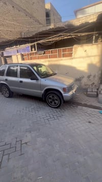 سبورتج موديل 1997 اني مستوردها ب2003 والسيارة واكفه بالباب  من اميركا ...