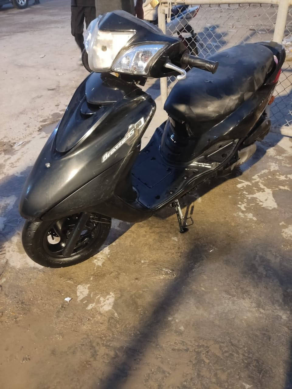 سلام عليكم دراجه بريز بغباء نوزل دراجه نزلتها رمبه مليون 100 الله شاهد بشهر السابع الراح لمهم دراجه وكف بيهة اويل بم مال دهن وصار صوت خفيف بيها ناس تكولل بكن ناس تكلي فحمه تتبدل يروح كلشيبس هذا صوت بس من تشتغلمن تمشي بيها ينكطع يعني  وفتحتها بدلت اله مساطر وزنجيل وكلشي جديد دراجه خير من الله اشاير لايت عالي ناصي زوج تاير جديد مكاني بغداد الامين رايدها 800 وبيها مجال لطيبين  وهذا رقمي ***********
