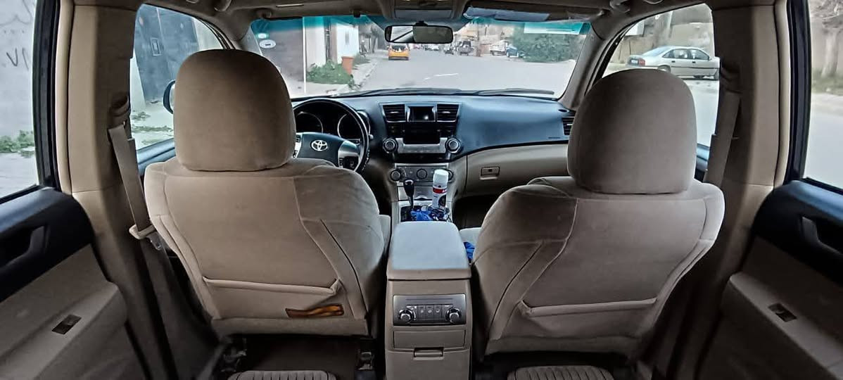 هايلندر ٢٠١١باسمي كلين بيهاباب الصندوق مبدل بلادي وبيهاشبرتعديل باب الي خلف السكن محركهابي صرف سعر١٧٠وبيهامجال هذارقمي***********
