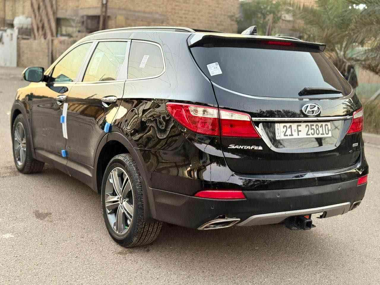 السلام عليكم عندي سنتافيا كراند 6 سلندر موديل 2016 للبيع وارد امريكي حادث بسيط جاملغ امامي صبغ وشوية من البنيد رقم سليمانية بأسمنا تريد تحويل تريد وكالة فوول مواصفات 1/1 
1-بانوراما 
2-بصمة 
3-كشنات جلد 
4-كشنات امامية كهرباء 
5-اشاير بالمري 
6-مري قلاب 
7-سبعة راكب 
8-مكينة 6 سلندر 
9-ويل كروم 
10-فور ويل 
11-رادرات جانبية 
12-بك لايت لد 
13-لايتات زنون 
14-تدفئة تبريد بالكشنات 
15-شاشة جبيرة 
16-كامرة دوارة 
وبعد بيها مواصفات هواية صور الحادث متطلع رايدها ب 148 وبيها مجال بسيط مكان السيارة بغداد للاستفسار الاتصال *********** بغداد, العراق
