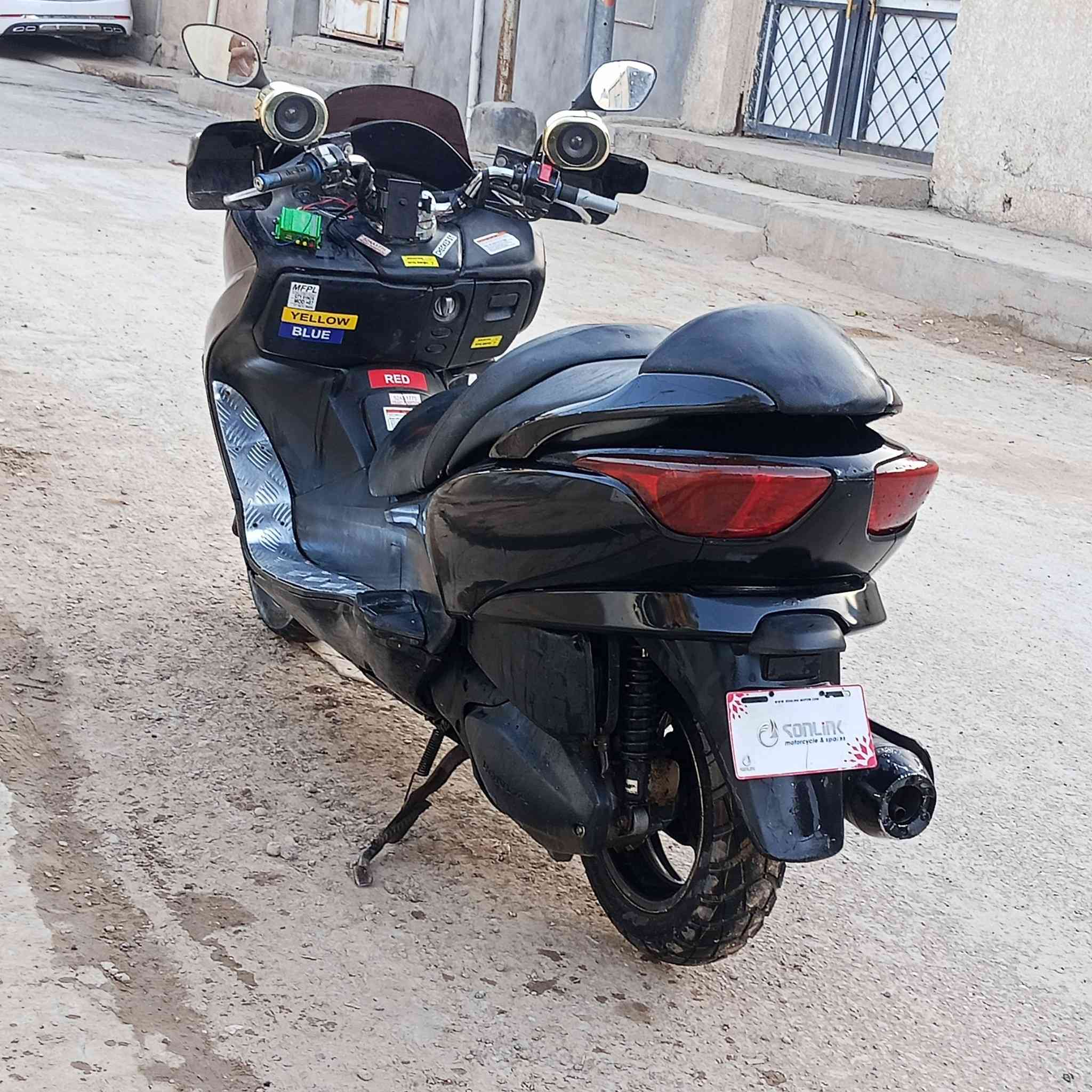 فورزه 0.8
كير ملغي بلوجه 
دراجه كامله مكمله نقصها نواعم بسيطه
امبيثري 
ستان حساس 
كهربائيا شغاله 
دسكات امامي خلفي 
تاير خلفي جديد
دراجه احله من صور 
مكاني ديالى خالص ***********
سعر٨٥٠وبيها مجال
