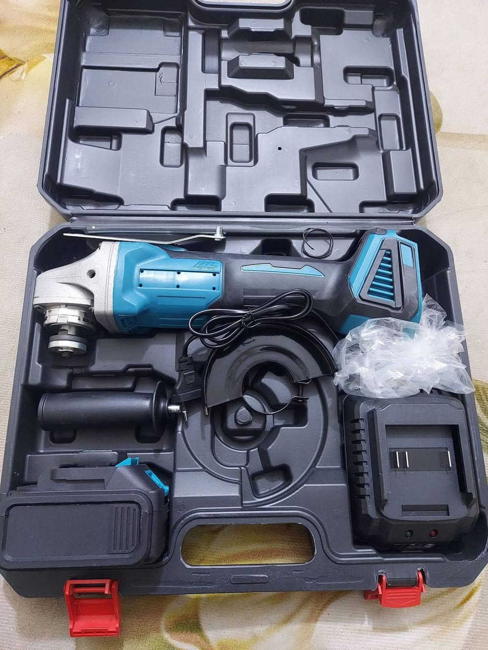 كوسره شحن جديده غير مستعملة السعر 35 مكان بغداد ***********
