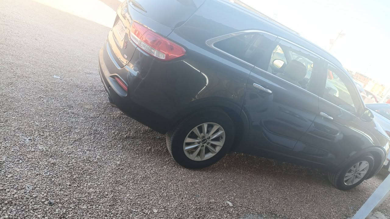 سورنتو 17 امريكي بيها بس دعاميه القدام فقط اربعه سلندر السعر 175 وبها مجال بسيط تواصل على الرقم بدون فيس ***********
