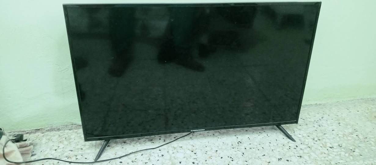 شاشه اخت الجديده سامسونك صارلي سبوع من اخذته 300الف حجمه 48 وتشتغل على النت  وحاليا اريد ابيعه لان اريد اكبر رايده ب250الف ***********

