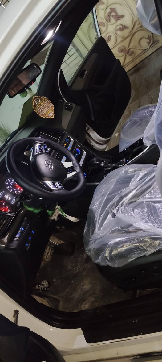 سلام عليكم سوناته للبيع موديل ﴿2018﴾ وارد امريكي الضرر جدن خفيف
محرك ﴿ 2000 تيربو﴾ 
1.كشنات كهربائيه و تدفئه وتبريد 
2.بنو راما
3.رادار مثبت سرعه 
4.بصمه سياره ريضيه كير عادي او تماتيك
السياره فول مواصفات جاهزه من كلشي
السعر 140 وبيهه مجال بصيط للشراي
العنوان النجف حي الجامعه
الاتصال﴿.*********** ﴾.
