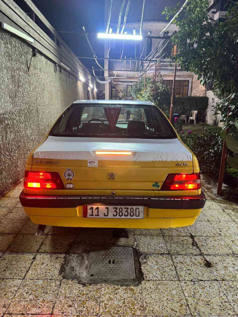 السلام عليكم بيجو لميس موديل 2015 كير مكينه مكفوله مابيهل ضربه بس طخت خفيفه سياره خير من اللّٰه مكان بغداد حي اور سعرها 37 وبيها مجال قليل رقم ***********
