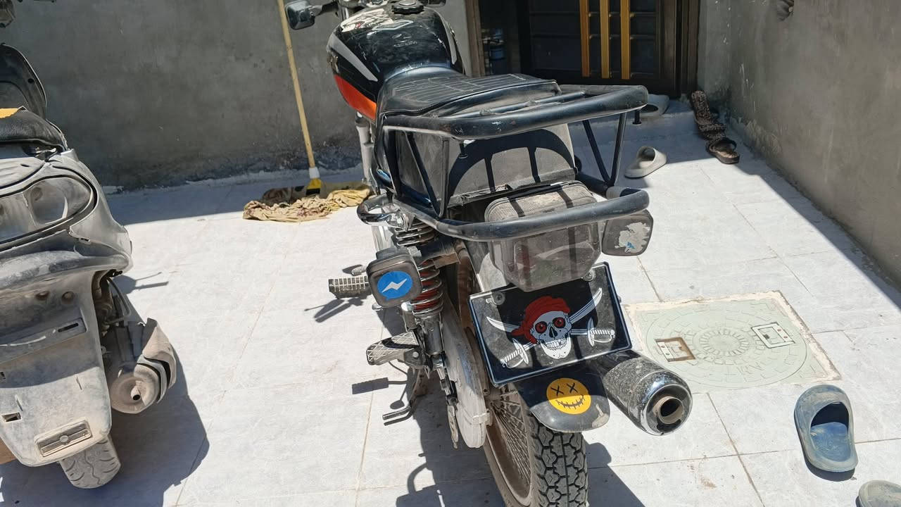 نظيفة ومكفولة
موديل 25 مابيها اي نقص نظافة كدامك أوراق سكنر 620 وبيها مجال


**إذا كنت صاحب هذا الإعلان وتريد حذفه لأي سبب، رجاءا أرسل رسالة إلى الدعم الفني**