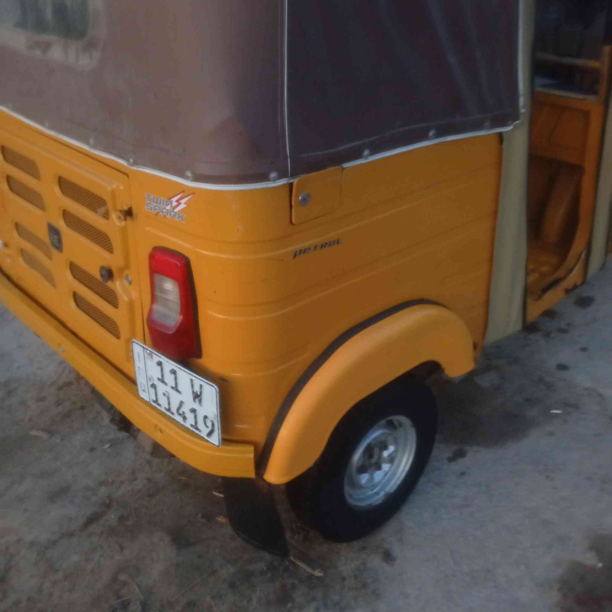 تكتك للبيع موديل 2020  مكفوله لا ضربه ولا صبغ  عده الخياسات بيها شويه مكينته تخبل 6700 وبيها مجال ***********
