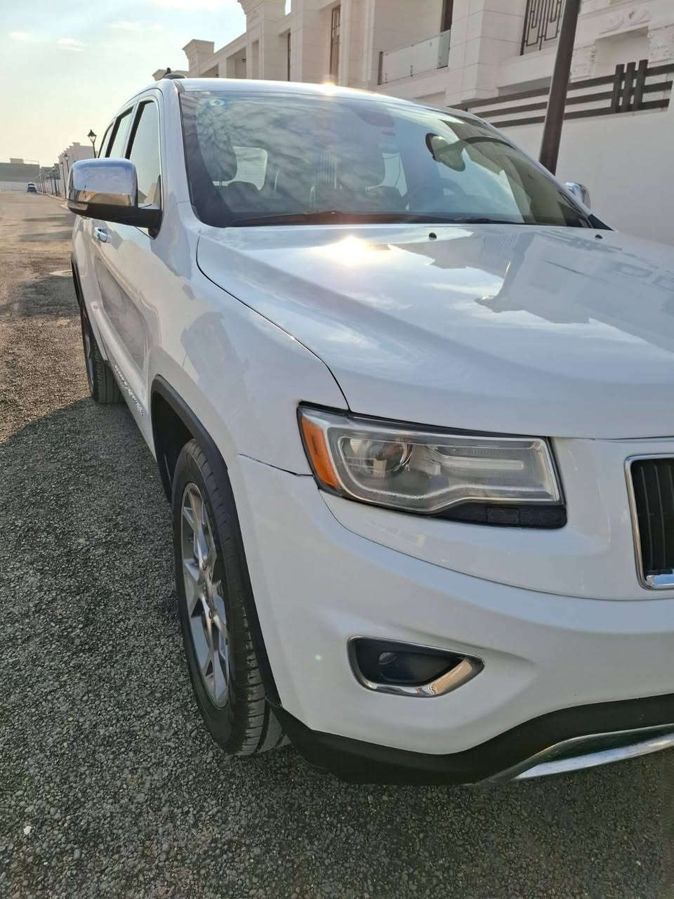 للبيع جيب ١٤ لمتد بلاص ضرر امريكا بنيد وجامرلغ السايق وبالعراق جامرلغ الخلفي جهة السايق ضرر خفيف كير مكينة شرط ماشية ١٦٠الف فول مواصفات السعر ١٩٠ مكاني بعقوبة ***********
