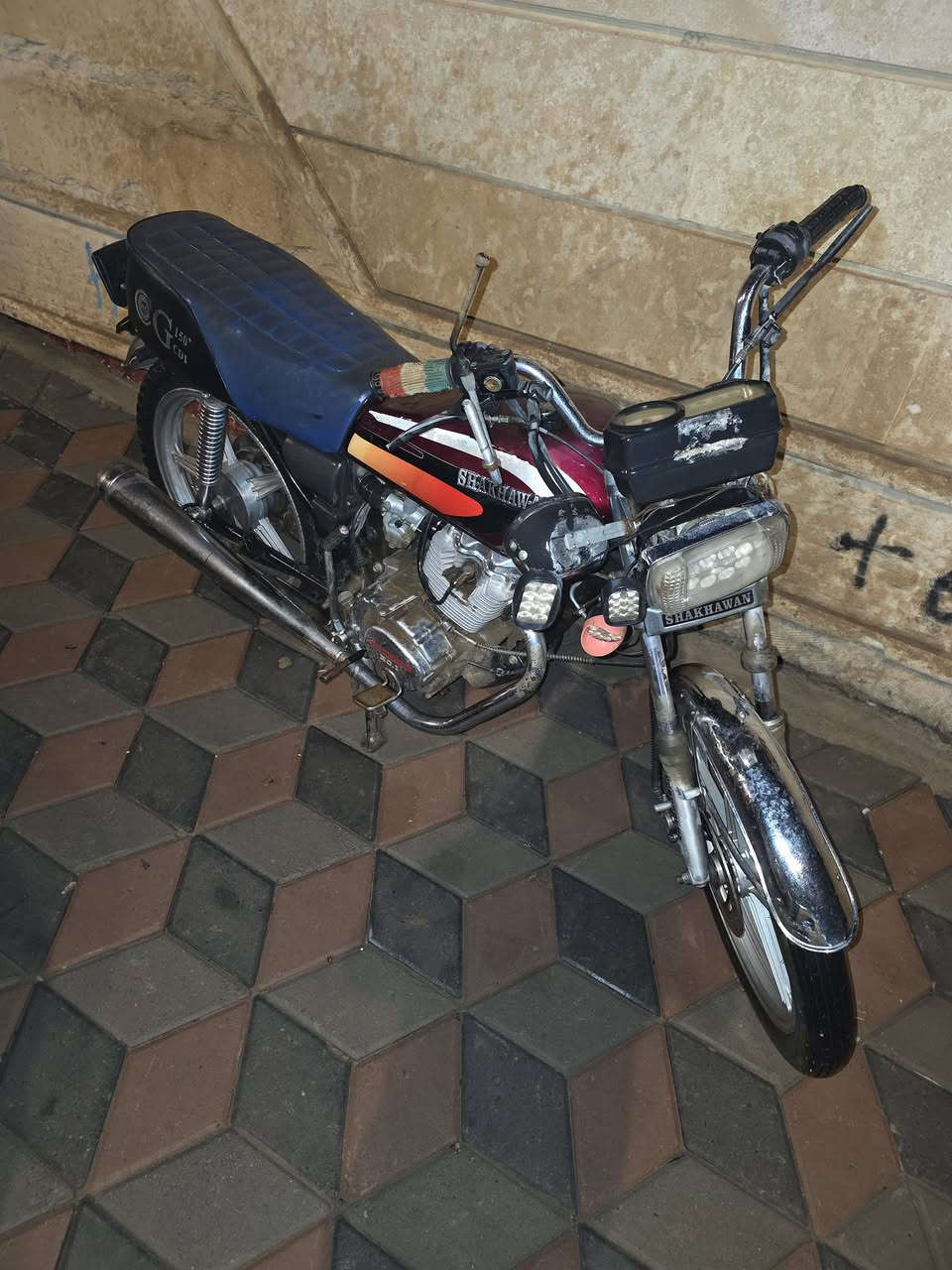 السلام عليكم للبيع
دراجه ايراني روفر ٥كير 
يرادلها تجفيت ب ٣٠ الف ترجع فول هيه هسه علا وضعها تمشي بس بيها دخان 
تكريت القادسيه سعرها ٢٠٠ الف وبيها مجال للشراي ***********
