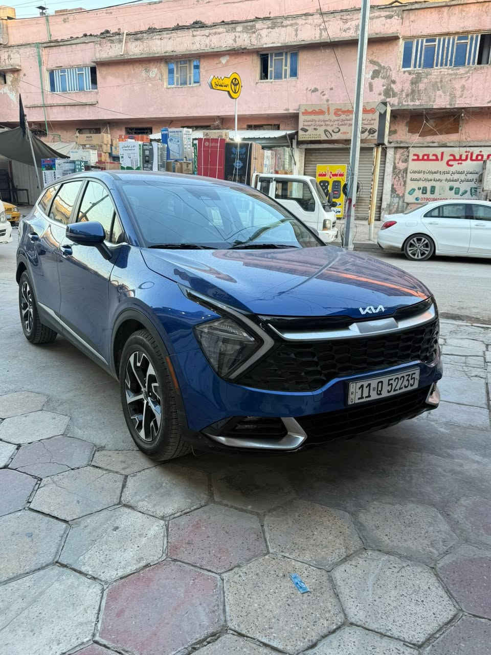 سلام عليكم
سبورتج 2023
فول مواصفات 
كشن تدفئه تبريد 
تحكمات ستيرن 
السيارة فول مواصفات عدة البنو رامه 
وارد امريكي 

‭0771 716 6696‬
