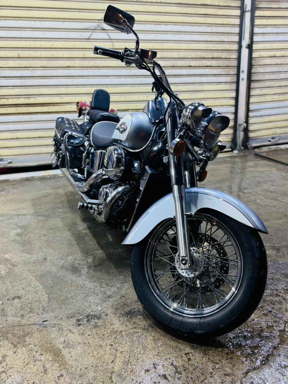 السلام عليكم ورحمة الله اخوان دراجه شادو 400cc بدون رقم الدراجه نضيفه حيل  مثل موضحه بالصوره للبيع سعرها خاص رقمي *********** مكاني بغداد الدورة
