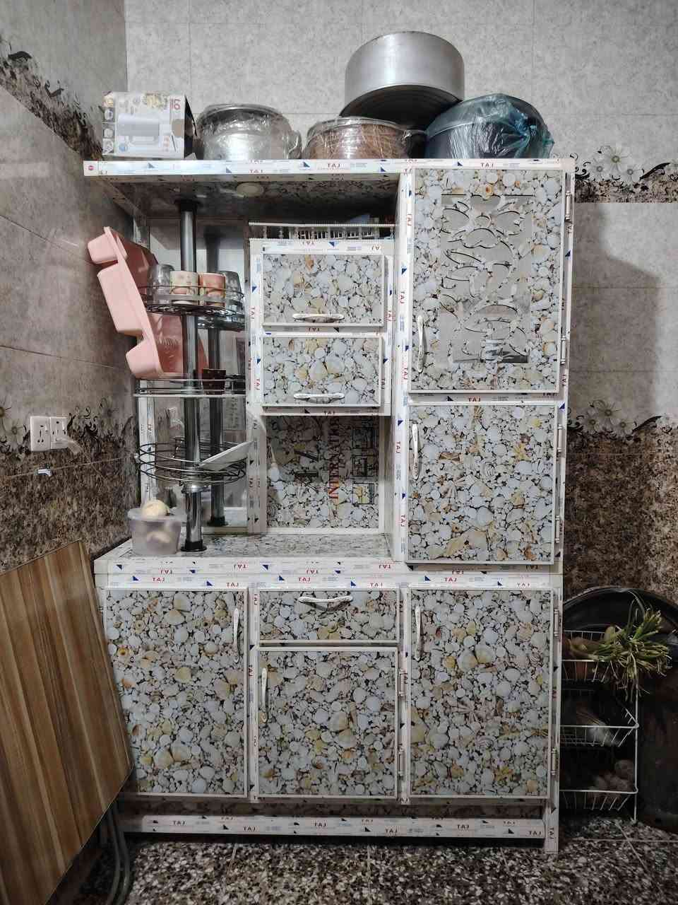 كاونتر ٣ قطع نضيف وجديد للبيع بسعر كلش مناسب ٢٠٠ وبي مجال الشراي مكاني بغداد مدينه الصدر رقمي ***********
