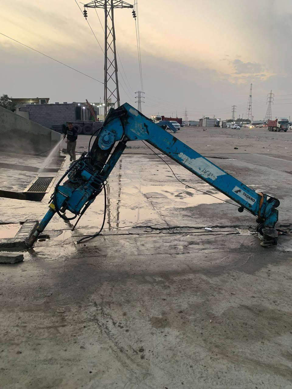 كرين ٢طن او٢٠٠ ٣سلايت جاهزلعمل عنوان بصره هاتف *********** سعر٣٠
