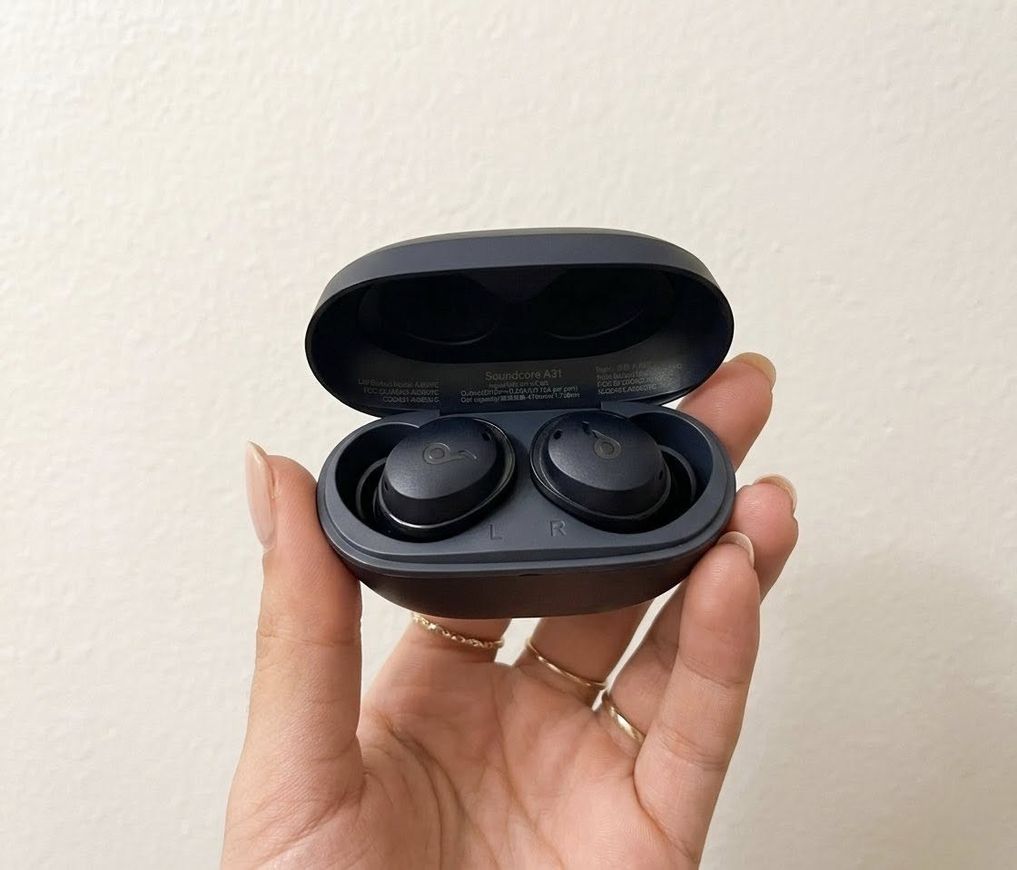 سماعة Soundcore A3i من Anker مزودة بتقنية إلغاء الضوضاء، صوت جهير عميق، تقنية إلغاء الضوضاء النشطة الهجينة، مكالمات محسّنة بالذكاء الاصطناعي مع 6 ميكروفونات، 40 ساعة من التشغيل مع شحن سريع، سماعات بلوتوث 5.2، 22 مستوى صوت قابل للتخصيص، وضع الشفافية
السعر 15 لان بس تك شغال
يوجد توصيل


**إذا كنت صاحب هذا الإعلان وتريد حذفه لأي سبب، رجاءا أرسل رسالة إلى الدعم الفني**