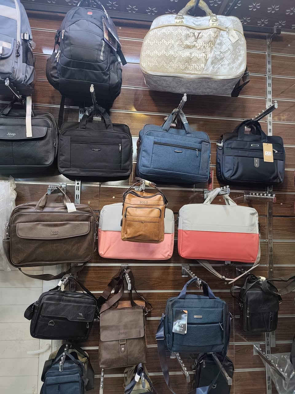 جنط مدرسية و سفر و رياضية جميع الموديلات و الالوان 
العنوان بابل المسيب السوق شارع زين العابدين محل سجاد للأحذية 
للمراسلة ***********
للاتصال ***********
يوجد توصيل
